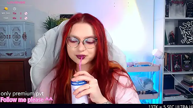 Snapshot of me__hanna chatting on 10-29-25, 09:14 me hanna online show from 10-29-25, 09:14