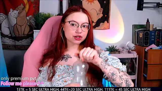 Snapshot of me__hanna chatting on 09-19-25, 10:14 me hanna online show from 09-19-25, 10:14