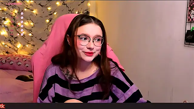 Snapshot of me__hanna chatting on 01-15-25, 07:44 me hanna online show from 01-15-25, 07:44