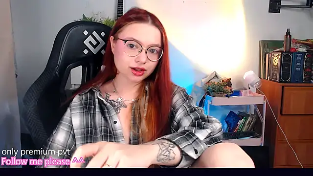 Snapshot of me__hanna chatting on 09-29-25, 10:26 me hanna online show from 09-29-25, 10:26