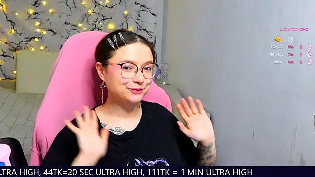 Snapshot of me__hanna chatting on 03-05-25, 10:32 me hanna online show from 03-05-25, 10:32