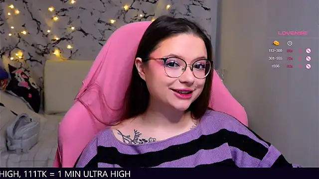 Snapshot of me__hanna chatting on 02-27-25, 10:20 me hanna online show from 02-27-25, 10:20