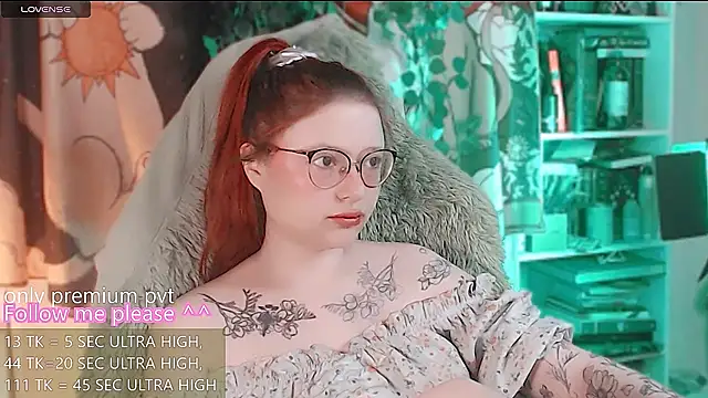 Snapshot of me__hanna chatting on 05-28-26, 03:36 me hanna online show from 05-28-26, 03:36