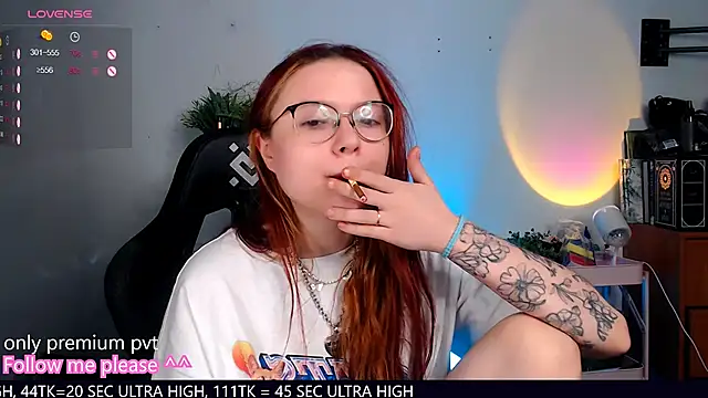 Snapshot of me__hanna chatting on 10-05-25, 01:18 me hanna online show from 10-05-25, 01:18