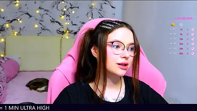 Snapshot of me__hanna chatting on 03-10-25, 02:28 me hanna online show from 03-10-25, 02:28