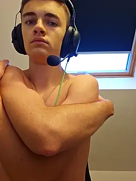 Snapshot of yanisyanisss chatting on 12-20-25, 03:26 yanisyanisss online show from 12-20-25, 03:26