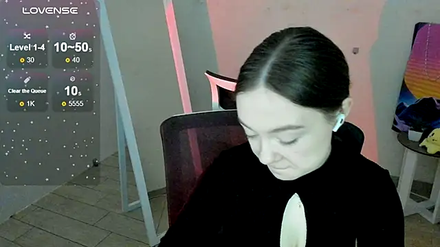 Snapshot of Florence_meow chatting on 10-19-25, 06:49 Florence meow online show from 10-19-25, 06:49