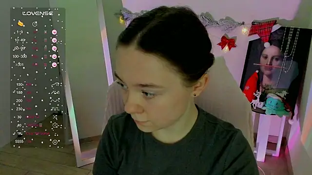 Snapshot of Florence_meow chatting on 12-20-24, 09:21 Florence meow online show from 12-20-24, 09:21