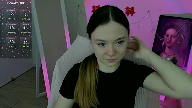 Snapshot of Florence_meow chatting on 02-06-25, 01:32 Florence meow online show from 02-06-25, 01:32