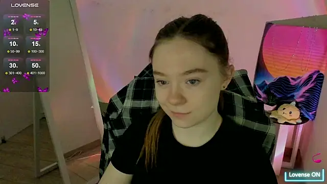 Snapshot of Florence_meow chatting on 03-18-25, 07:33 Florence meow online show from 03-18-25, 07:33