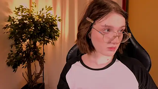 ELLIEJAY online show from 11-30-25, 05:08