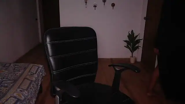 Suzie darling online show from 05-18-26, 03:39