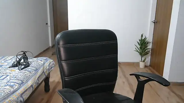 Suzie darling online show from 02-06-26, 01:45