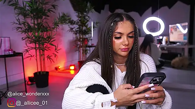 VanessaSimon online show from 03-18-25, 06:06