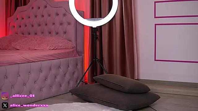 VanessaSimon online show from 11-12-25, 06:39