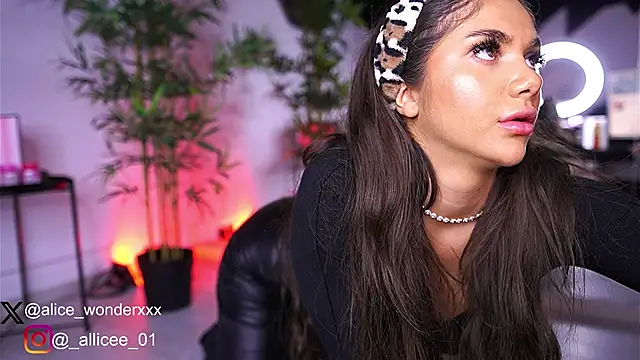 VanessaSimon online show from 03-17-25, 06:07