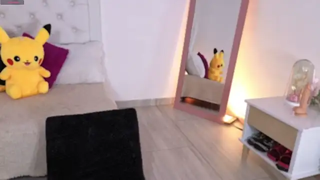 little kawaiigirl  online show from 01-08-26, 01:00