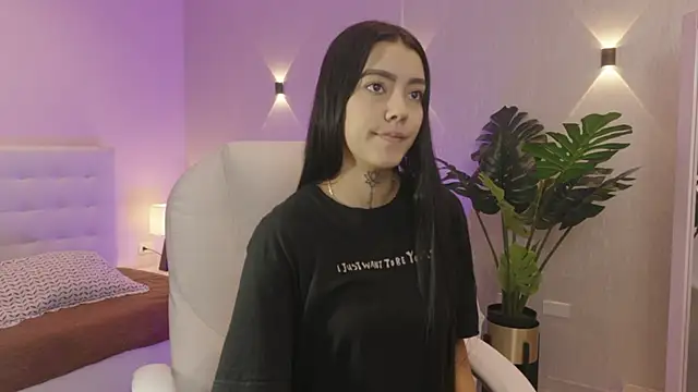 miagomezweb1 online show from 11-05-25, 12:52