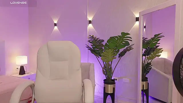 miagomezweb1 online show from 10-24-25, 01:54