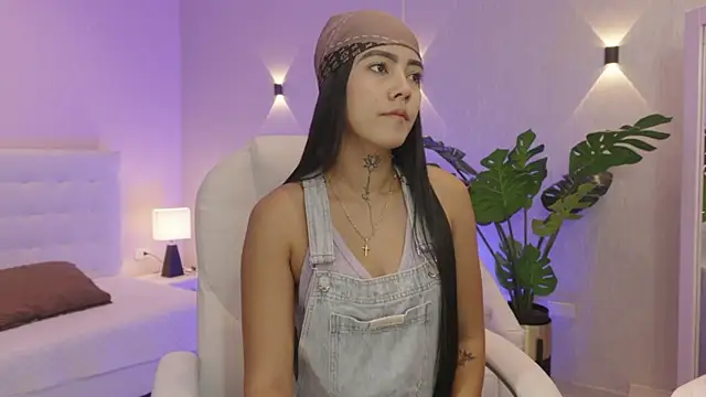 miagomezweb1 online show from 11-29-25, 01:22