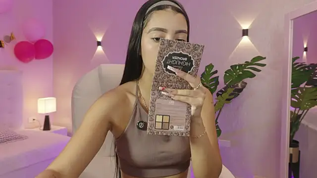 miagomezweb1 online show from 11-19-25, 01:44