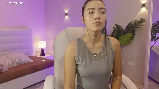 miagomezweb1 online show from 11-08-25, 12:31