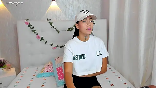 miagomezweb1 online show from 03-22-25, 12:35