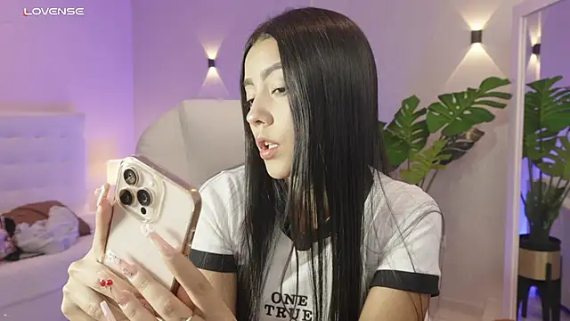 miagomezweb1 online show from 11-22-25, 12:48