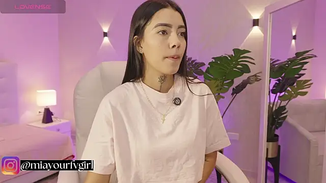 miagomezweb1 online show from 10-20-25, 12:27