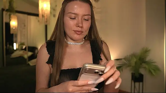 DaisyStacey online show from 06-19-26, 05:52