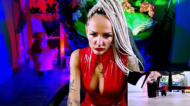 Snapshot of MonicaMaxwel chatting on 10-06-25, 11:11 MonicaMaxwel online show from 10-06-25, 11:11