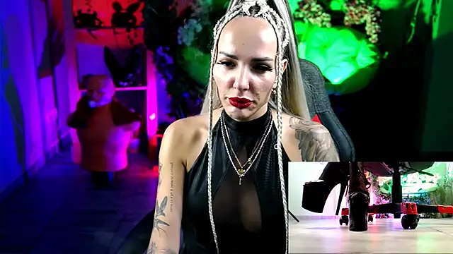 Snapshot of MonicaMaxwel chatting on 10-11-25, 12:50 MonicaMaxwel online show from 10-11-25, 12:50