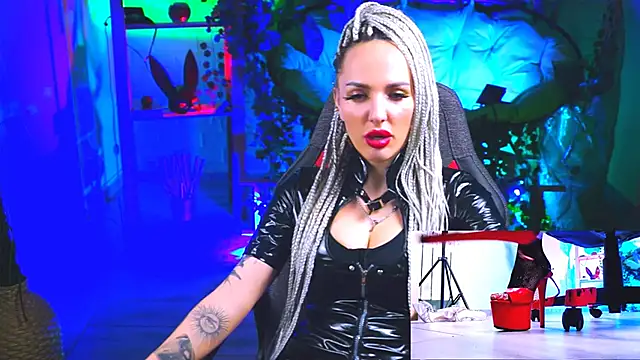 Snapshot of MonicaMaxwel chatting on 03-10-25, 02:59 MonicaMaxwel online show from 03-10-25, 02:59