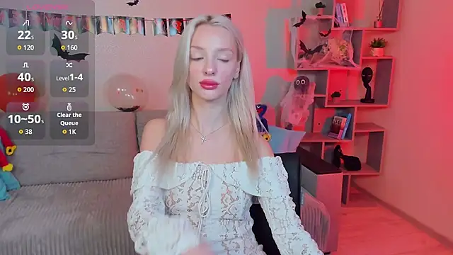 Snapshot of AleksaBlonde chatting on 10-16-25, 11:29 AleksaBlonde online show from 10-16-25, 11:29