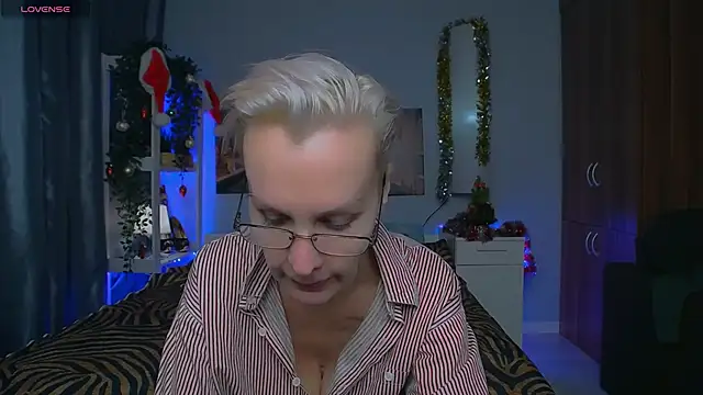 Snapshot of HelgaHimmell chatting on 01-05-25, 11:12 HelgaHimmell online show from 01-05-25, 11:12