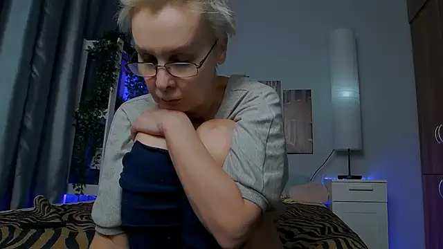 Snapshot of HelgaHimmell chatting on 01-18-25, 01:19 HelgaHimmell online show from 01-18-25, 01:19