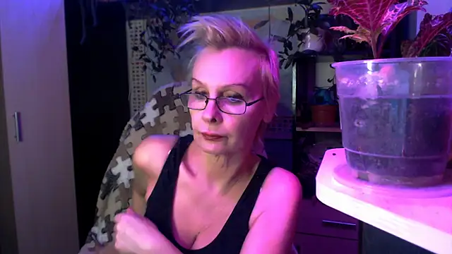 HelgaHimmell online show from 04-09-26, 09:32
