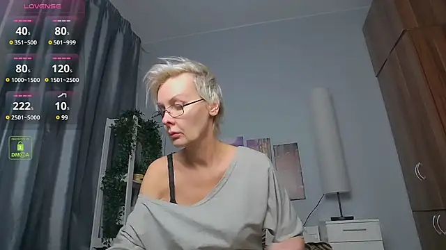 Snapshot of HelgaHimmell chatting on 02-05-25, 03:45 HelgaHimmell online show from 02-05-25, 03:45