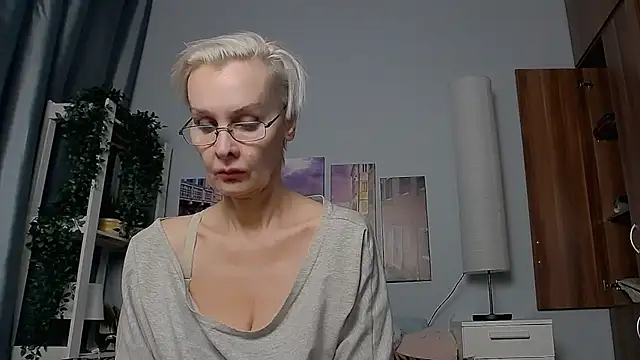 Snapshot of HelgaHimmell chatting on 01-22-25, 01:42 HelgaHimmell online show from 01-22-25, 01:42