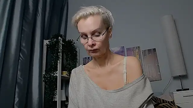 Snapshot of HelgaHimmell chatting on 01-21-25, 10:30 HelgaHimmell online show from 01-21-25, 10:30