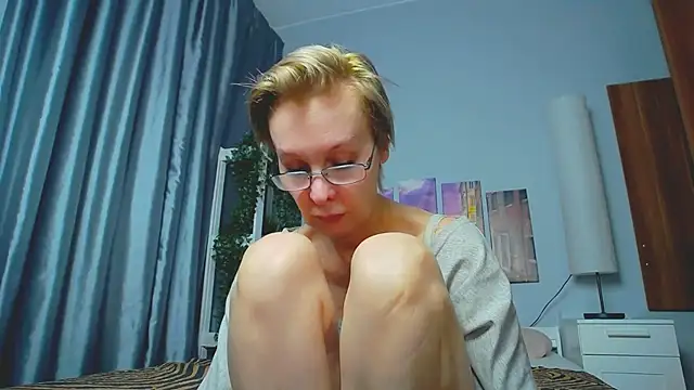 Snapshot of HelgaHimmell chatting on 03-10-25, 01:12 HelgaHimmell online show from 03-10-25, 01:12