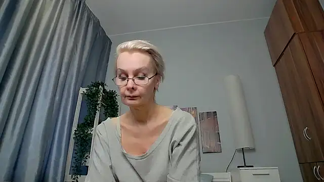 Snapshot of HelgaHimmell chatting on 03-17-25, 07:13 HelgaHimmell online show from 03-17-25, 07:13