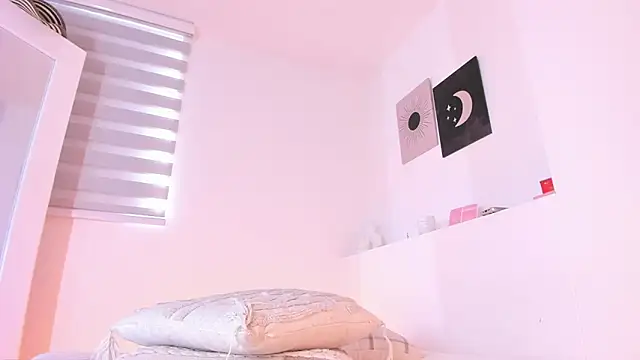 nicolette bale online show from 11-24-25, 01:44