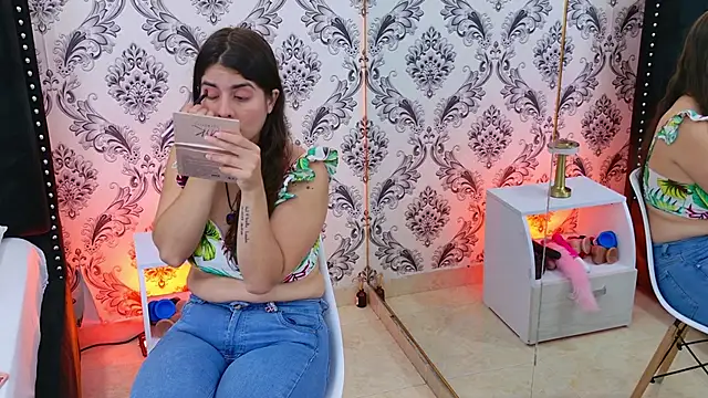 LexaDeRusso online show from 11-17-25, 07:40