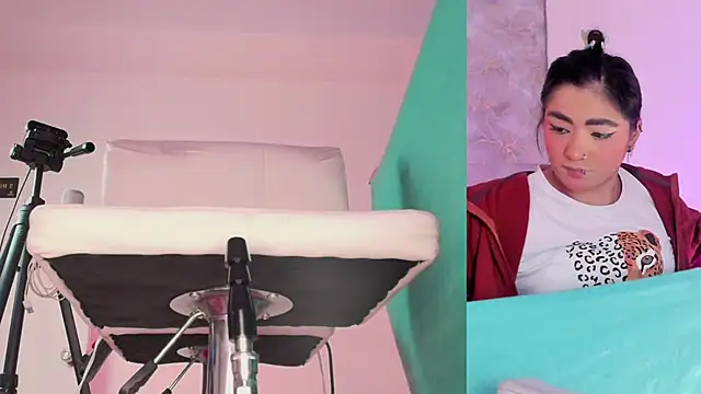 Snapshot of Angelst__ chatting on 10-12-25, 06:48 Angelst online show from 10-12-25, 06:48