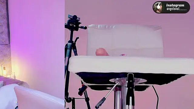 Angelst   online show from 02-18-26, 06:33