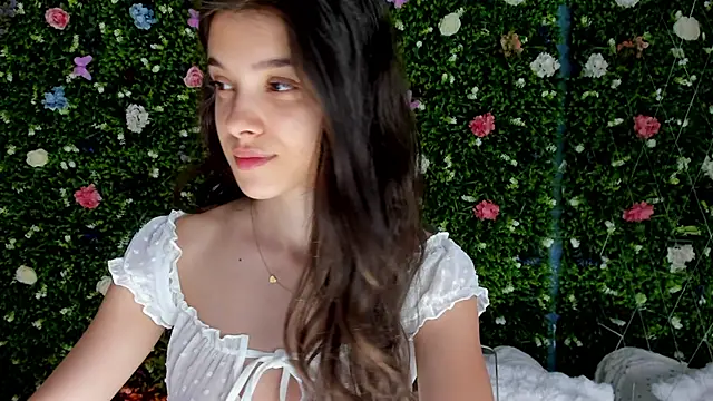 Snapshot of BabyAylin chatting on 09-19-25, 05:00 BabyAylin online show from 09-19-25, 05:00