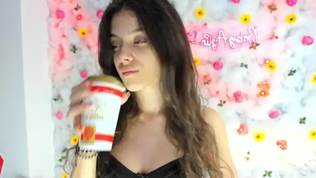 Snapshot of BabyAylin chatting on 02-05-25, 05:09 BabyAylin online show from 02-05-25, 05:09