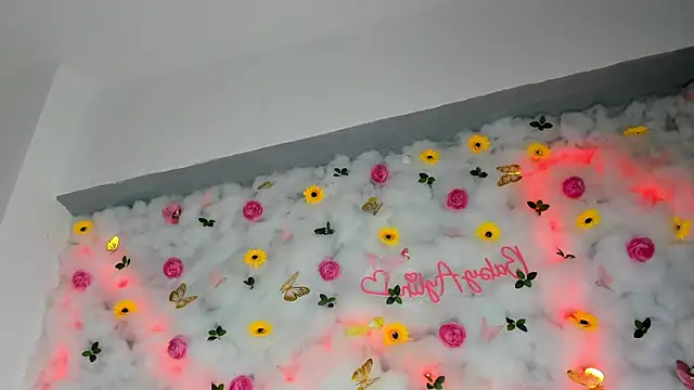 Snapshot of BabyAylin chatting on 02-11-25, 12:04 BabyAylin online show from 02-11-25, 12:04