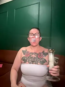 quinnmariexo online show from 10-04-25, 11:39